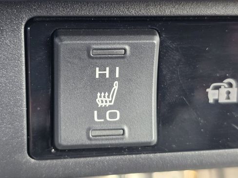 Used 2025 Toyota RAV4 SE w/ Convenience Package AWD/4WD image 9