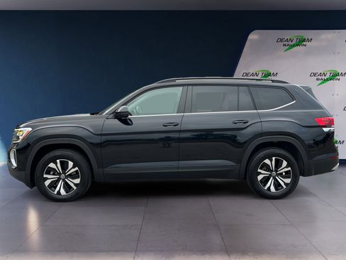Certified 2025 Volkswagen Atlas SE image 4