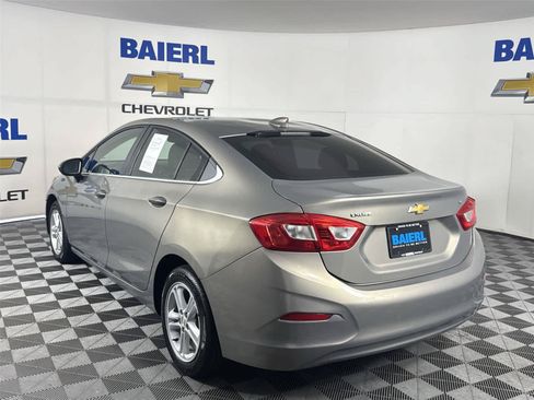 Used 2017 Chevrolet Cruze LT FWD image 3