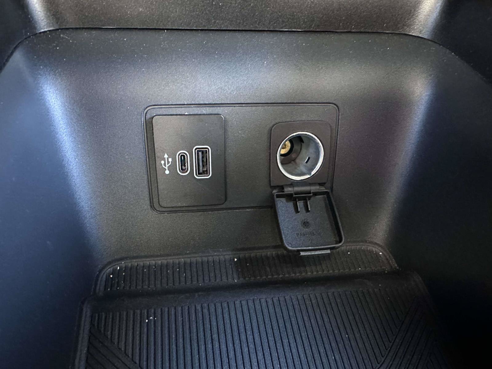 Used 2026 Ford Explorer Active AWD/4WD image 25