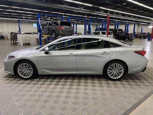 Used 2019 Toyota Avalon Limited w/ Advanced Safety Package image 6