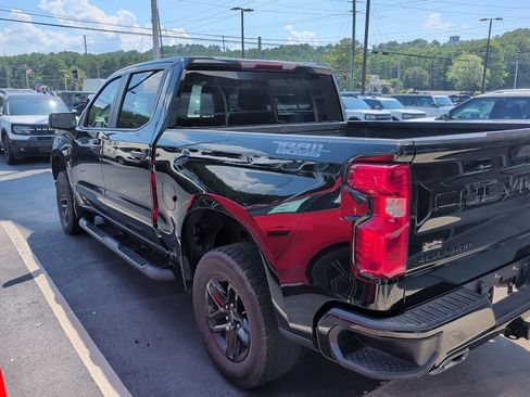 Used 2022 Chevrolet Silverado 1500 Custom Trail Boss w/ Midnight Edition AWD/4WD image 5
