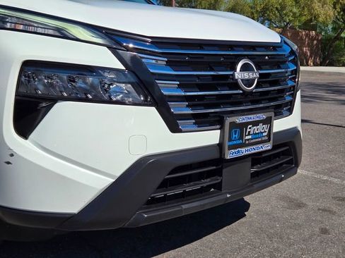 Used 2024 Nissan Rogue S FWD image 2