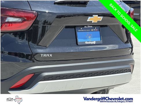 Used 2025 Chevrolet Trax LT w/ LT Convenience Package FWD image 6