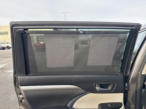 Used 2017 Toyota Highlander XLE image 19