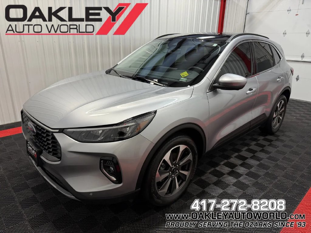 Used 2023 Ford Escape Platinum AWD/4WD image 1