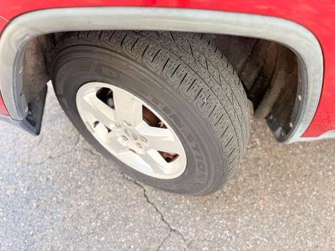 Used 2012 Jeep Grand Cherokee Laredo w/ Laredo E Group image 9