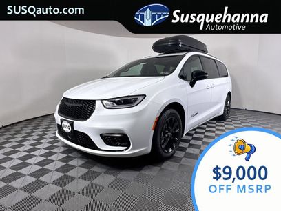 New 2025 Chrysler Pacifica Select w/ Fav Edition Package