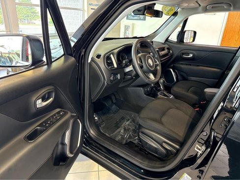 Used 2023 Jeep Renegade Latitude AWD/4WD image 18