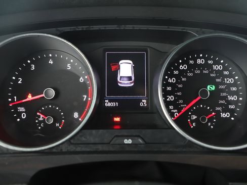 Used 2020 Volkswagen Tiguan SE R-Line image 18