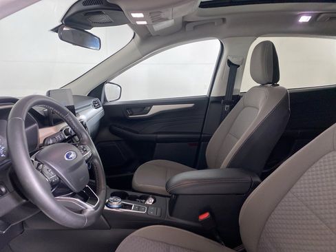 Used 2022 Ford Escape SE w/ SE Sport Appearance Package image 15