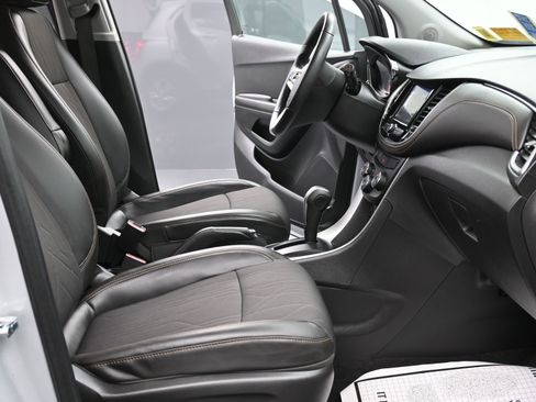 Used 2022 Chevrolet Trax LT w/ LT Convenience Package image 30