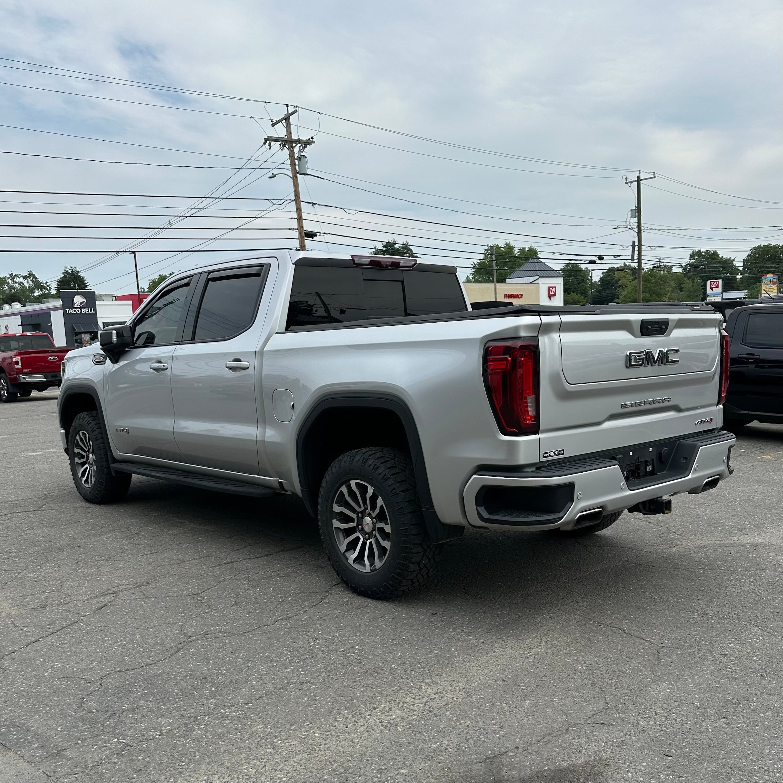Used 2022 GMC Sierra 1500 AT4 w/ AT4 Premium Package AWD/4WD image 5