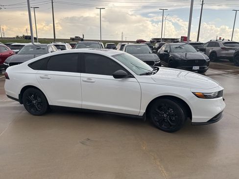 Used 2025 Honda Accord SE image 7
