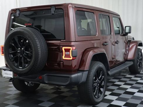 Used 2021 Jeep Wrangler Unlimited Sahara w/ Cold Weather Group AWD/4WD image 19
