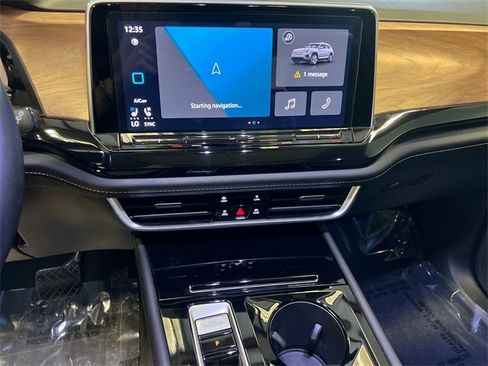 Certified 2025 Volkswagen Atlas SE image 19