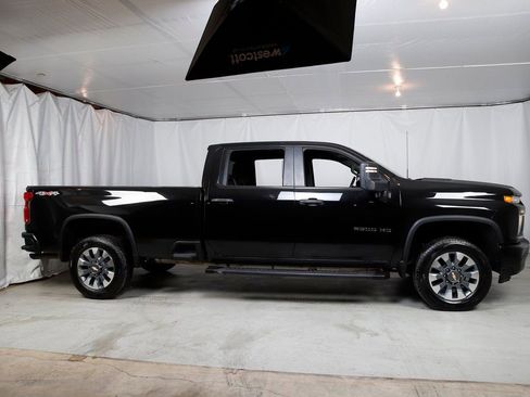 Used 2022 Chevrolet Silverado 2500 Custom image 2