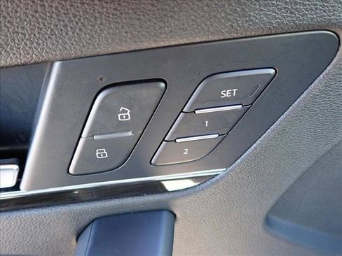 Used 2019 Audi Q5 2.0T Premium w/ Convenience Package image 16