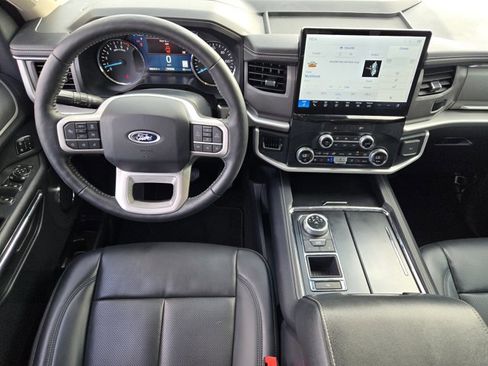 Certified 2022 Ford Expedition XLT image 25