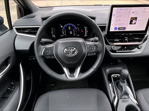 Used 2025 Toyota Corolla SE FWD image 6
