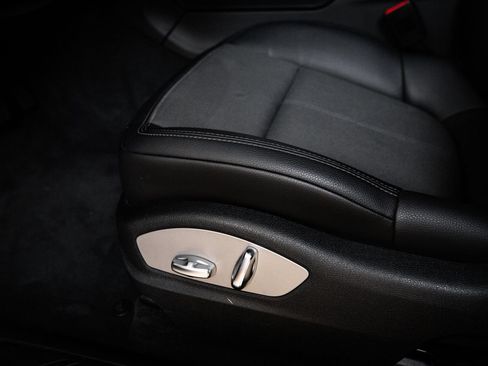 Certified 2023 Porsche Macan AWD/4WD image 14