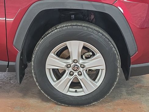 Used 2021 Toyota RAV4 XLE w/ Convenience Package image 8