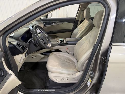 Used 2019 Lincoln Nautilus Reserve w/ Class II Trailer Tow Package image 11