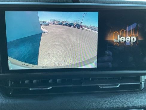 Used 2024 Jeep Wrangler Unlimited w/ Convenience Group image 14