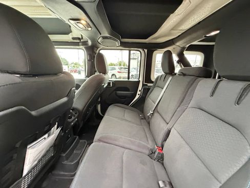 Used 2022 Jeep Wrangler Unlimited Rubicon 4xe w/ Cold Weather Group AWD/4WD image 5