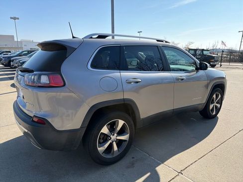 Used 2019 Jeep Cherokee Limited image 5