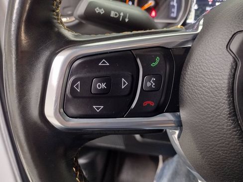 Used 2020 Jeep Wrangler Unlimited Sahara AWD/4WD image 32