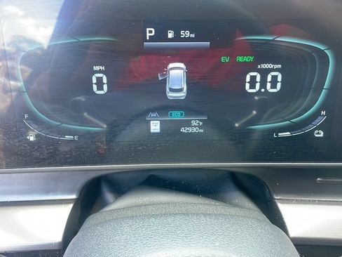 Certified 2025 Kia Sportage EX AWD/4WD image 17