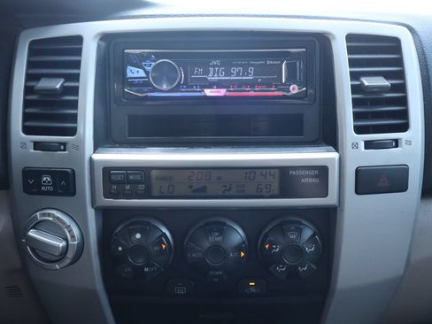 Used 2005 Toyota 4Runner Sport AWD/4WD image 32