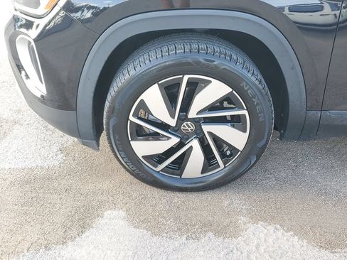 Certified 2024 Volkswagen Atlas SE FWD image 13