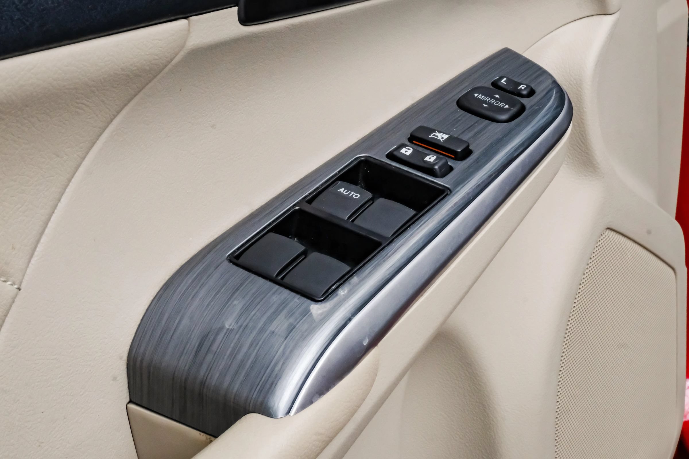 Used 2013 Toyota Camry XLE w/ Leather Pkg FWD image 40