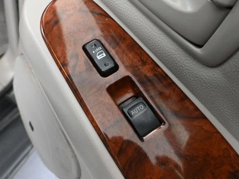 Used 2005 Toyota Sequoia Limited AWD/4WD image 45