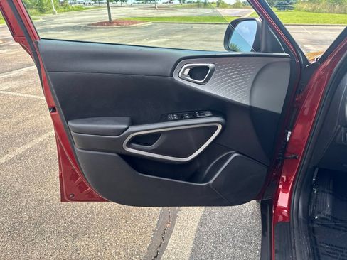 Used 2023 Kia Soul LX FWD image 12