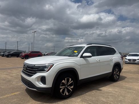 Used 2024 Volkswagen Atlas SE FWD image 10