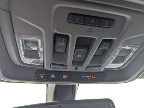 Used 2022 Chevrolet Silverado 1500 RST image 16