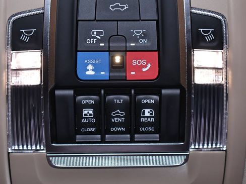 Used 2022 RAM 3500 Laramie AWD/4WD image 39