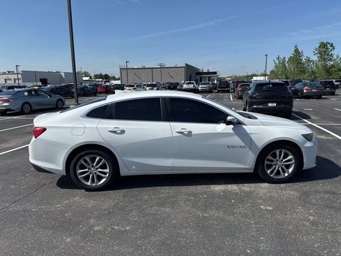 Used 2018 Chevrolet Malibu LT FWD image 9