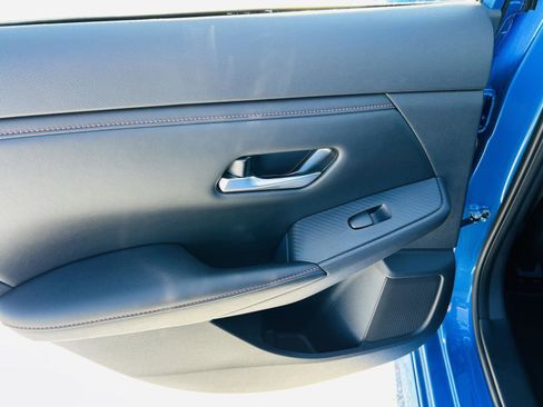 Used 2024 Nissan Sentra SR w/ SR Premium Package image 27