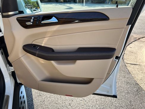 Used 2019 Mercedes-Benz GLE 400 4MATIC image 45