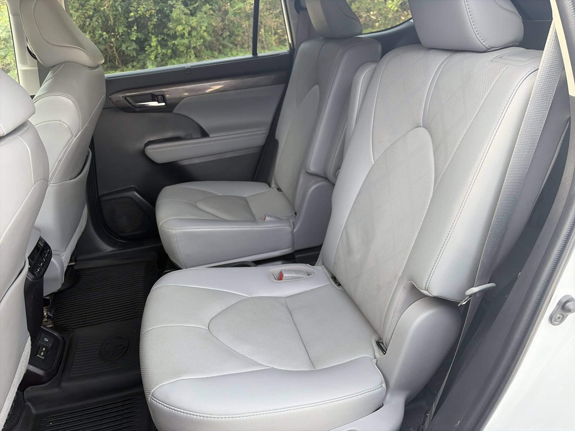 Used 2022 Toyota Highlander Platinum AWD/4WD image 27