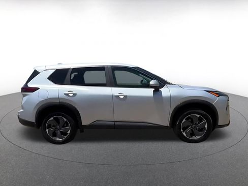 Used 2025 Nissan Rogue SV FWD image 16