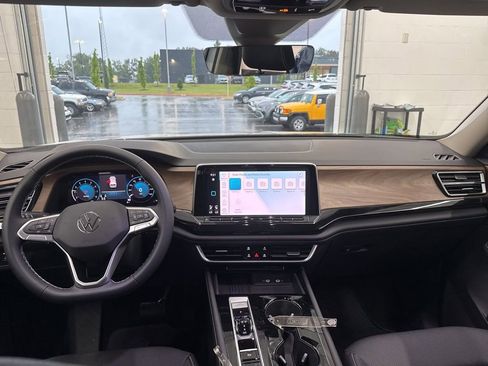 New 2026 Volkswagen Atlas SE image 10