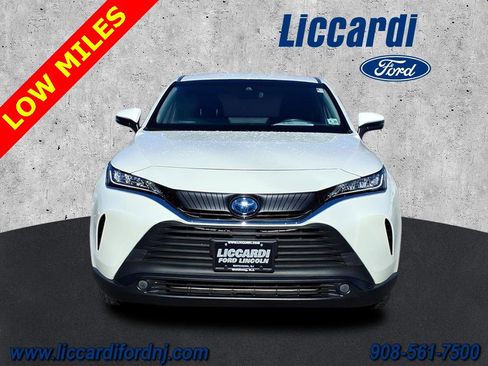 Used 2021 Toyota Venza LE w/ Carpet Mat Package (TMS) image 2