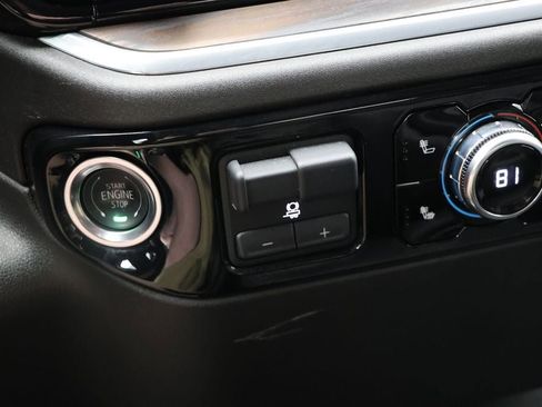 Used 2025 GMC Sierra 1500 SLT image 28