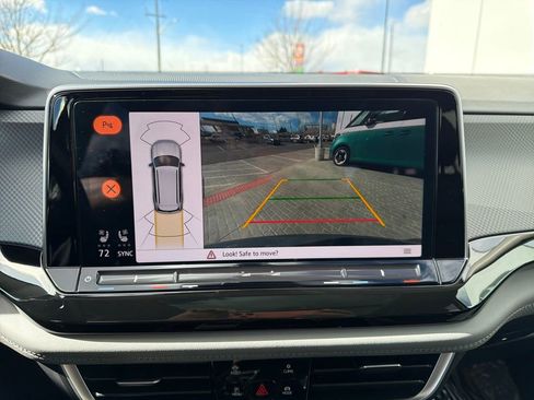 Certified 2025 Volkswagen Atlas Peak Edition SE image 21