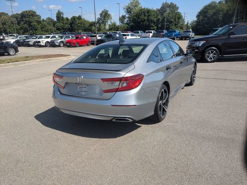 Used 2022 Honda Accord Sport image 3